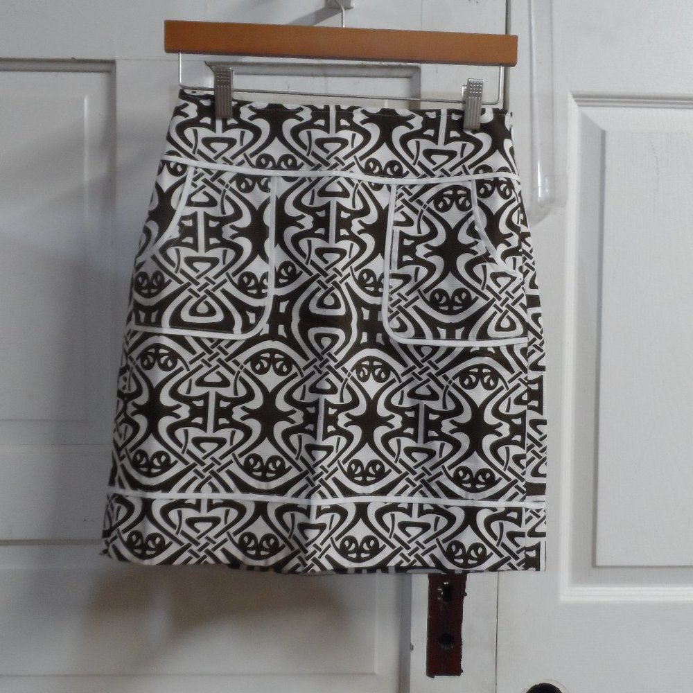 NWT Ann Taylor Geo Brown/White Mini - Size 0